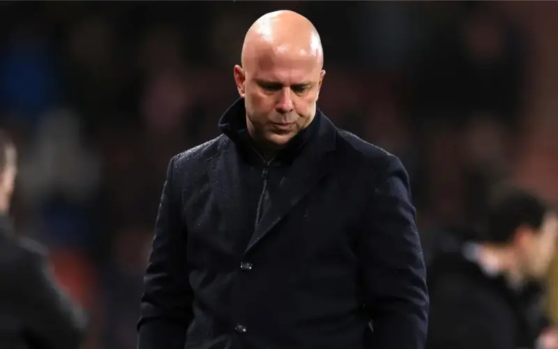 مدرب من الدوري الإنجليزي ولاعب ليفربول السابق يتصدران قائمة المرشحين لخلافة سلوت